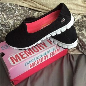 Women Sketchers flex slip ons size 7.5